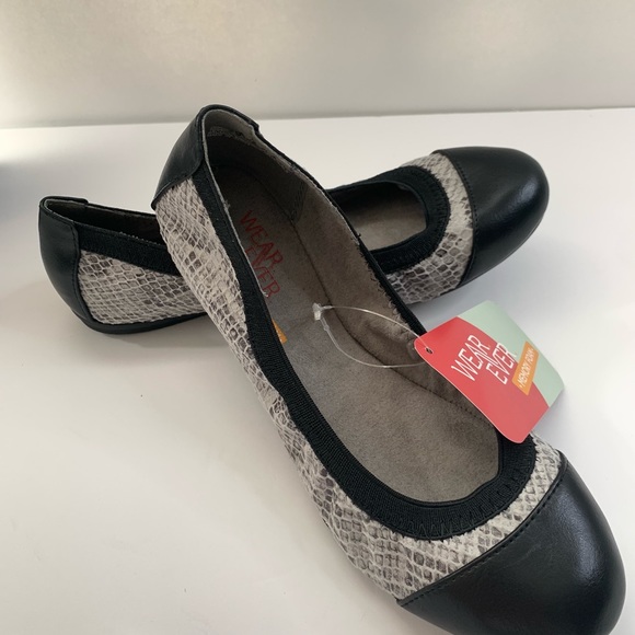 Wear Ever women’s Flats shoes sneak/black  color size 6,6.5,8,8.5 - Picture 3 of 9